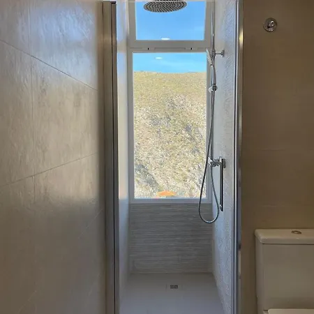 Nuevo, Primera Linea De Playa, Con Piscina Y Vistas Al Mar